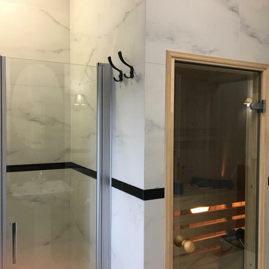 Family & Business Sauna Apartments Sienkiewicza No1 Centrum Plac Lliteratow- Piekny Apartament - 1 Bedroom With Private Sauna, Bath With Hydromassage, Parking Kielce Bagian luar foto